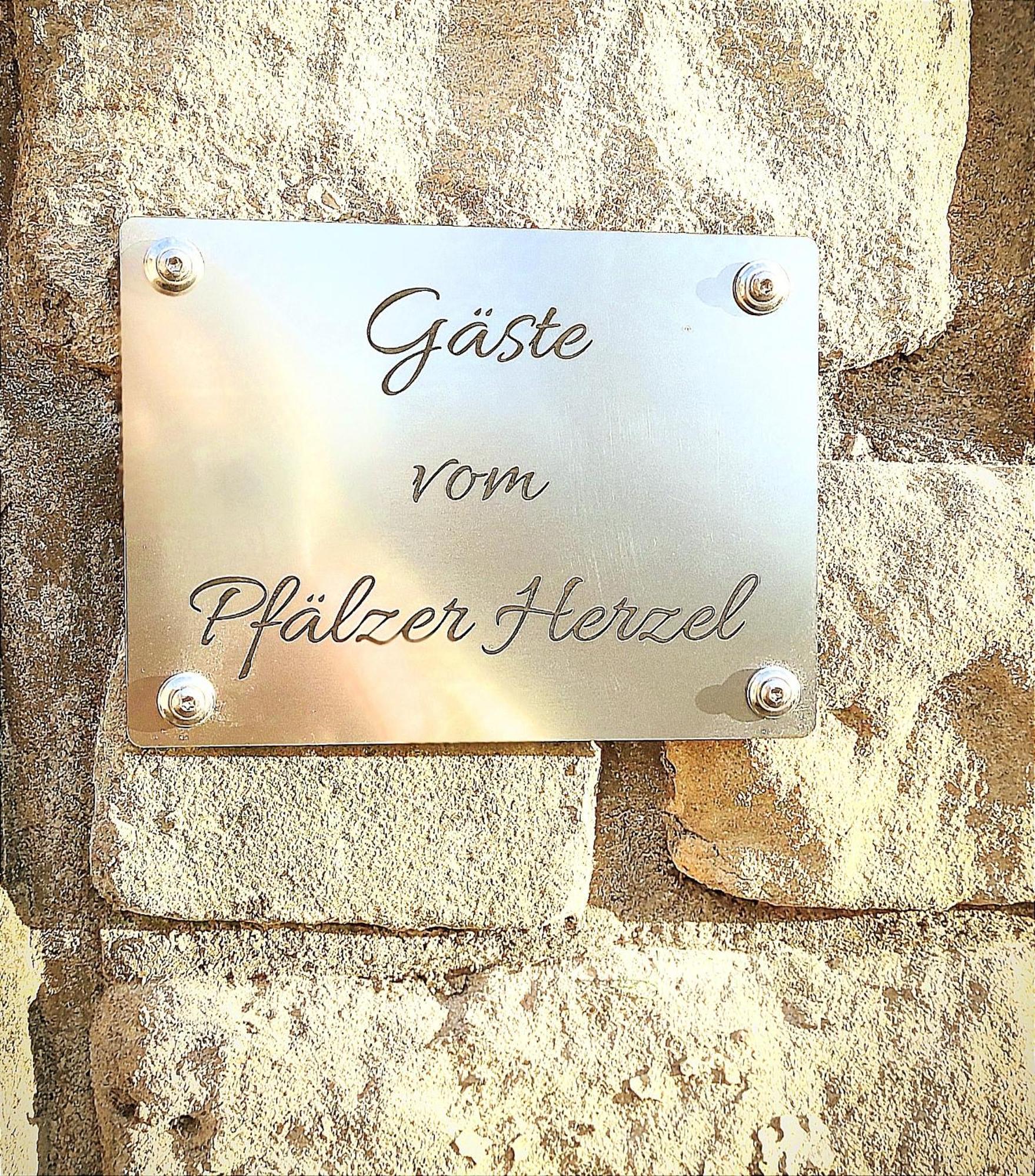 Pfaelzer Herzel นอยชตัดท์ อัน แดร์ ไวน์ชตราเซอ ภายนอก รูปภาพ